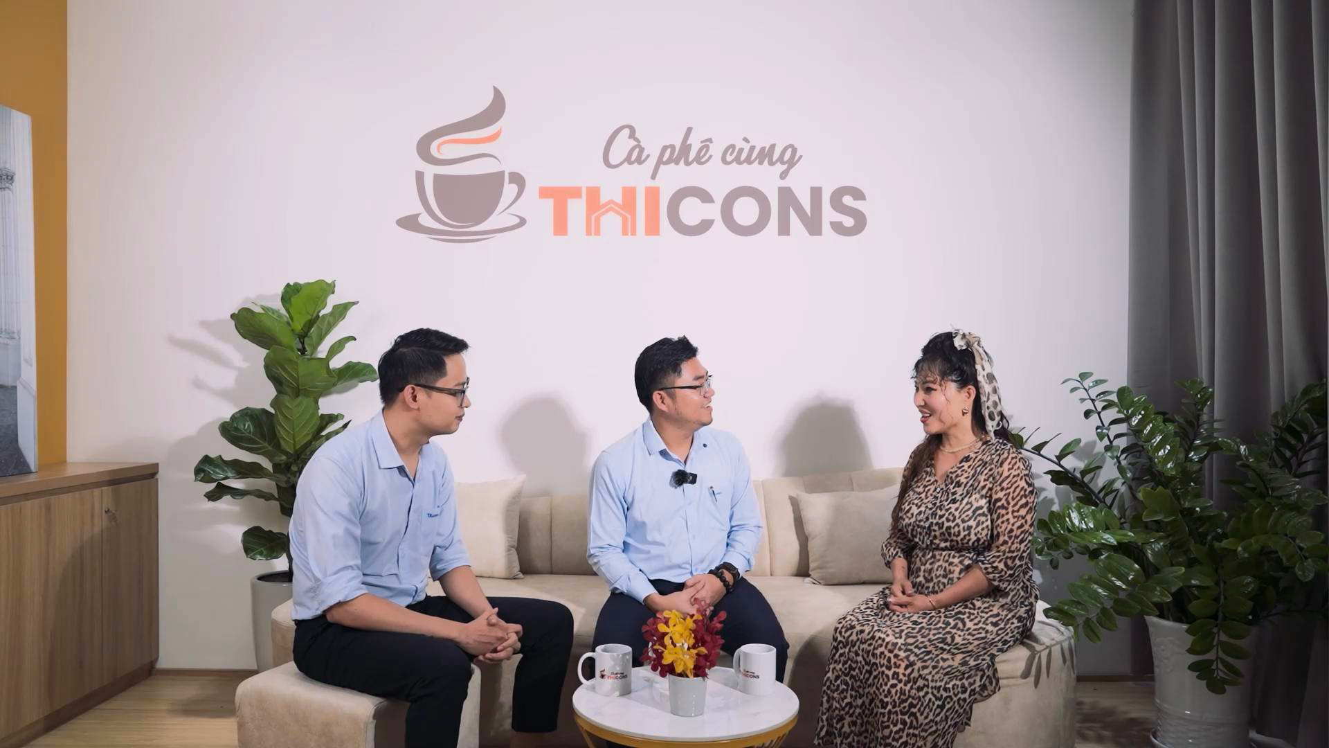 Cà phê cùng Thicons